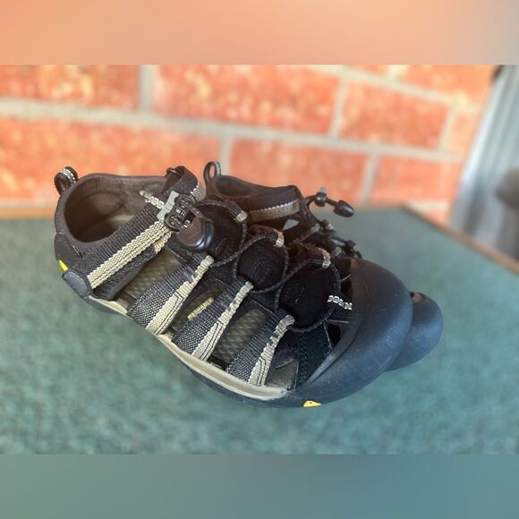 Keen H2 Newport Hard Toe Washable Sandals Size 4 Big Kids - Picture 4 of 15
